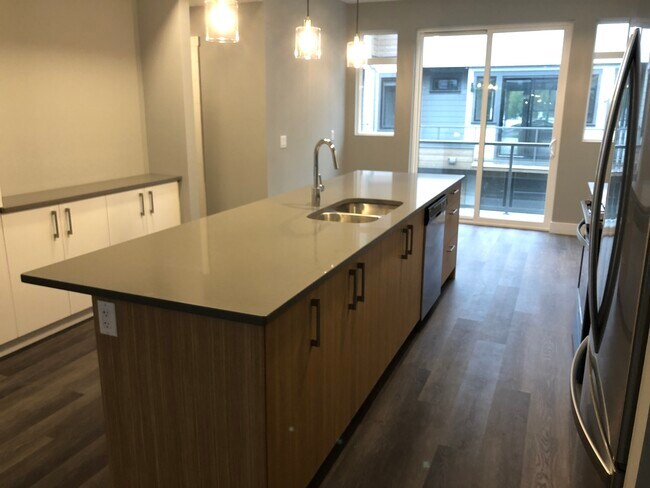 Photo du bâtiment - 202-11581 Rogers Rd