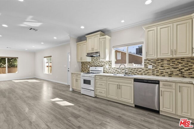 Building Photo - 6715 Cedros Ave