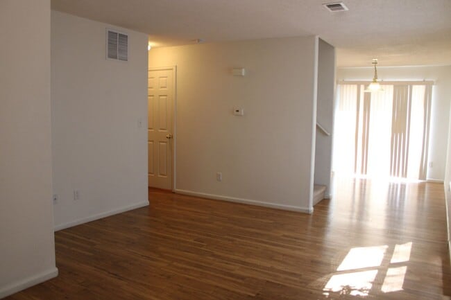 Foto del edificio - 3 Bedrooms, 2.5 Baths & a Layout Designed for Living