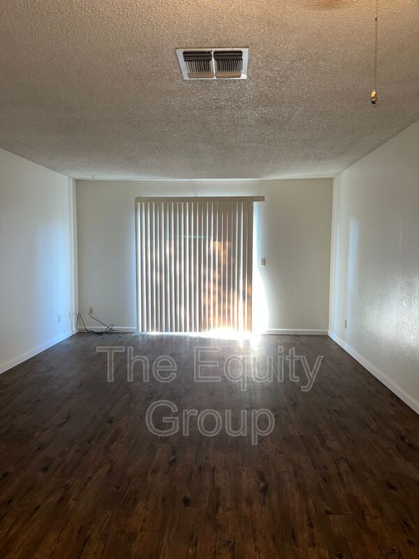 Building Photo - 307 N Westfield St