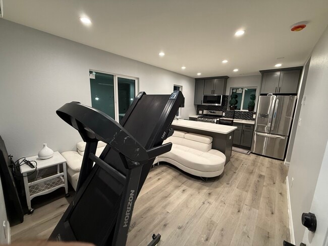 Foto del edificio - 7600 Coldwater Canyon Ave