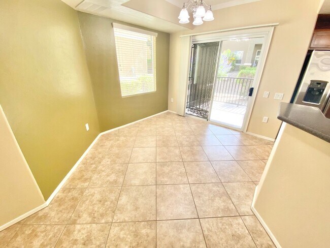 Foto del edificio - STUNNING GATED CONDO UNIT 1ST FLOOR UNIT W...