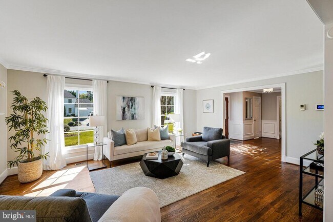 Foto del edificio - 6363 Lynwood Hill Rd