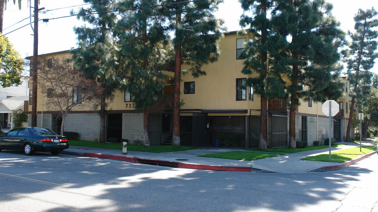 Foto del edificio - 722 E Lomita Ave