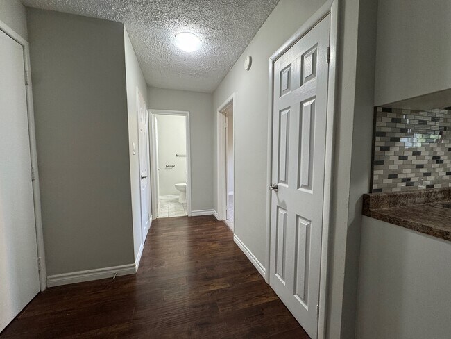Building Photo - 2 bedroom apartment