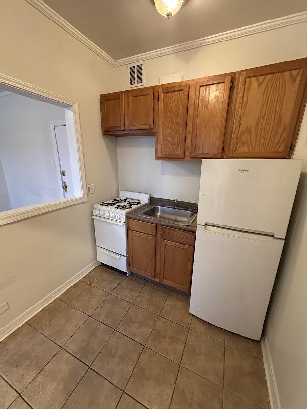 Photo - 0 bedroom in Chicago IL 60613 Apartment