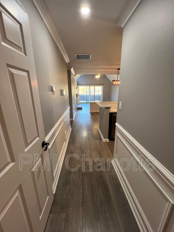 Foto del edificio - 9225 Ravenwing Dr