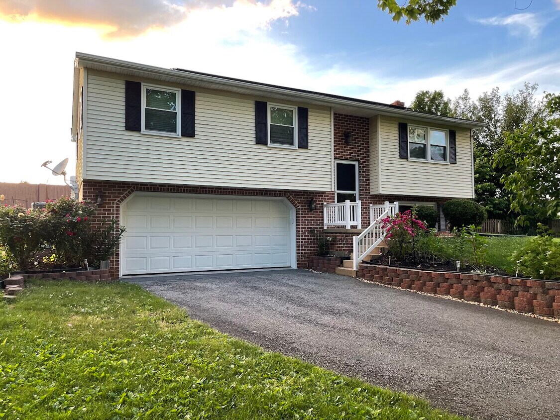 Primary Photo - 2289 Seitz Dr