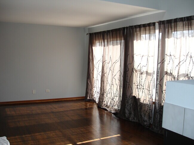 Building Photo - 7426 Maple Dr
