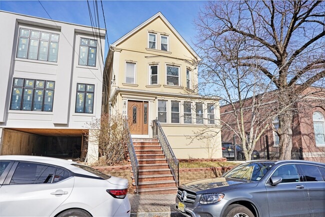 Building Photo - 35 Hilliard Ave
