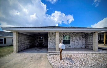 Building Photo - 3353 Dexter Dell SE