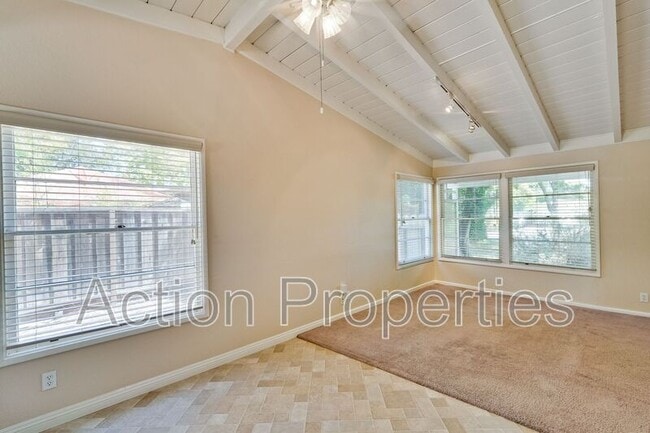 Building Photo - 1764 Montecito Ave