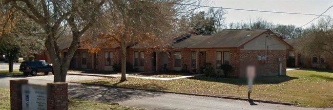 Building Photo - 1820 Red River Dr