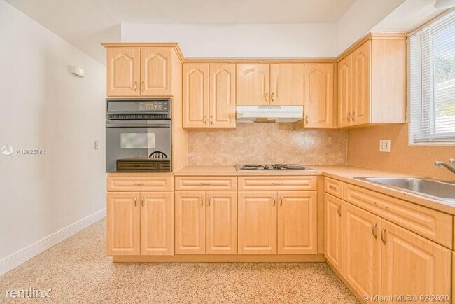 Building Photo - 2 br, 1 bath Apartment - 2850 SW 36th Ct