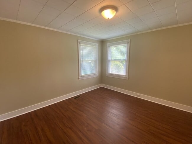 Building Photo - 2 bedroom, 1 bath home