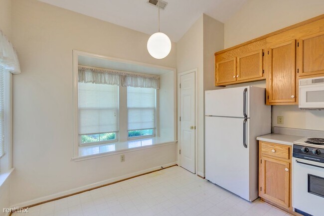 Building Photo - 3 br, 2.5 bath House - 3245 Gateway Cir