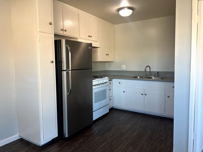 Foto del edificio - 2000 Carnegie Ln