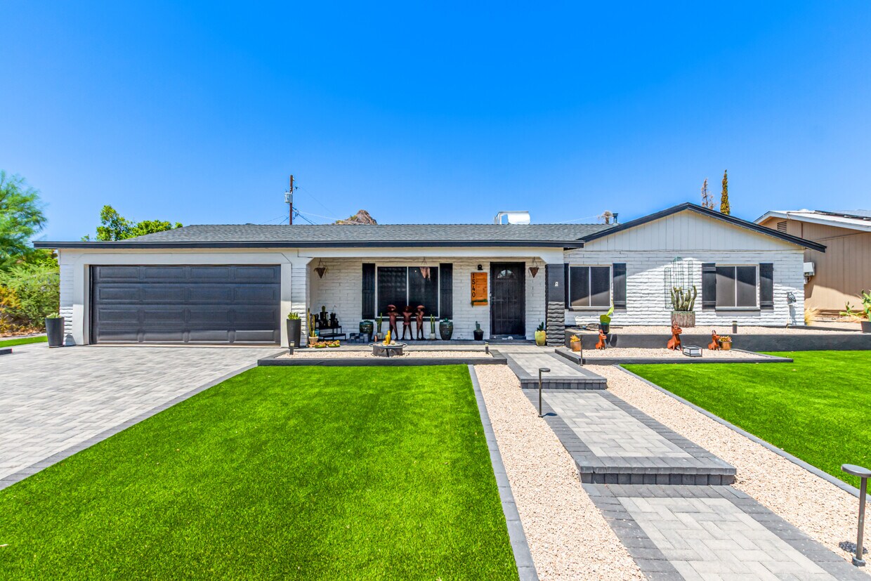 Primary Photo - 1540 E El Camino Dr