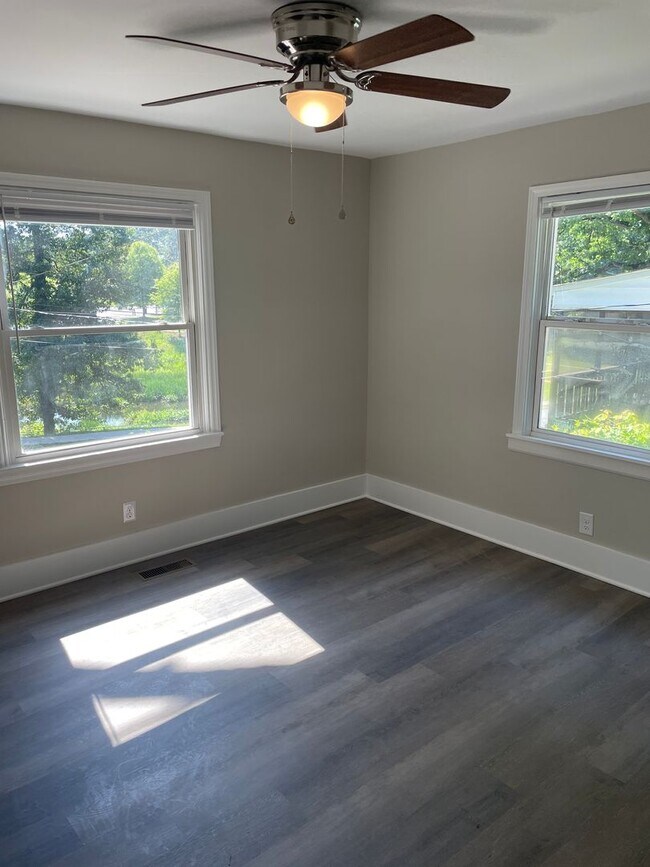 Building Photo - 2420 Ivy Ave
