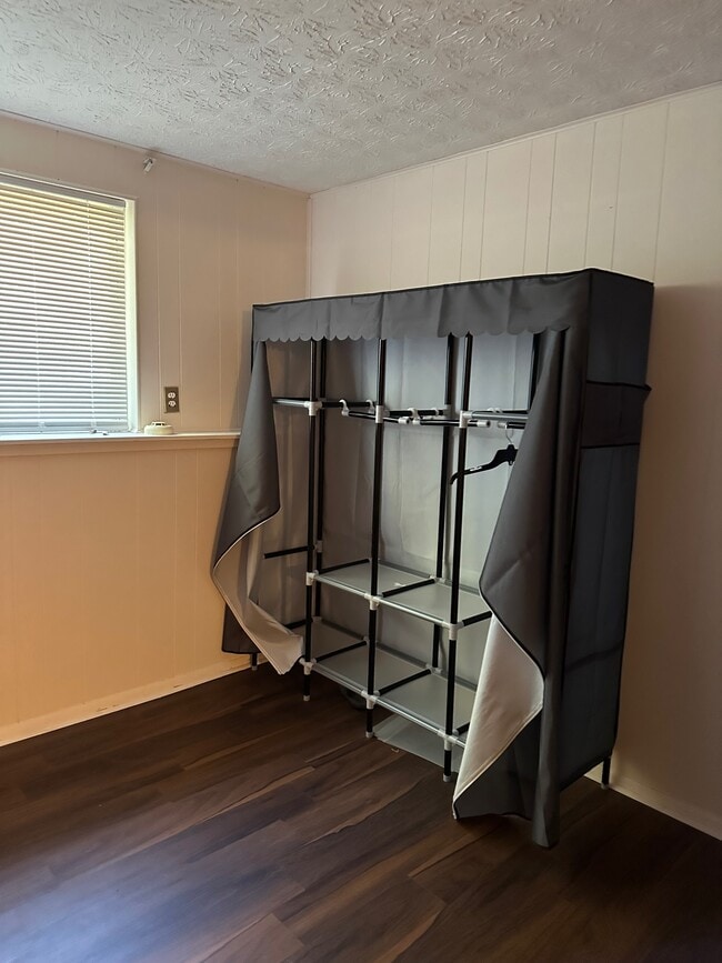 Building Photo - 1065 Martin Rd