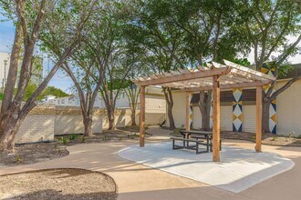 Building Photo - 3001 Hillcroft St