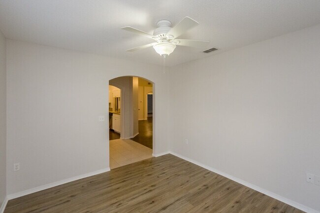 Foto del edificio - 5025 Yellowtop Loop