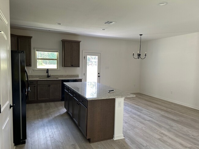 Foto del edificio - 41378 Rosewood Ln