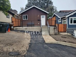 Building Photo - 1012 Merrithew Dr