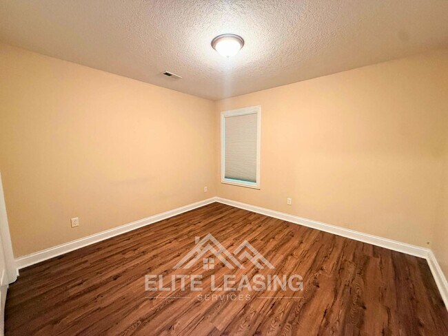 Foto del edificio - Beautiful 3 Bed, 2 Bath One-Level Home | HOA Maintained