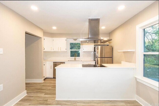 Building Photo - 107 N Summit St