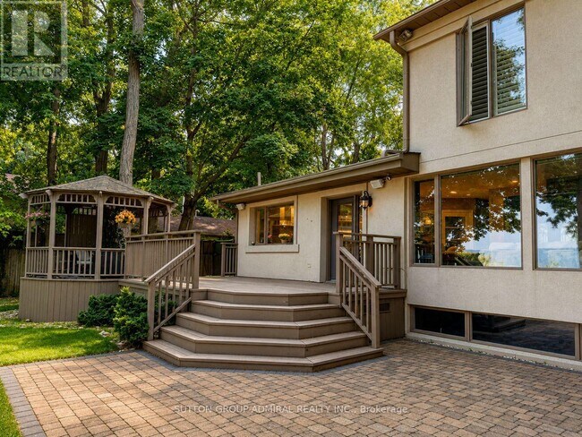 Photo du bâtiment - 3338 Lakeshore Rd W