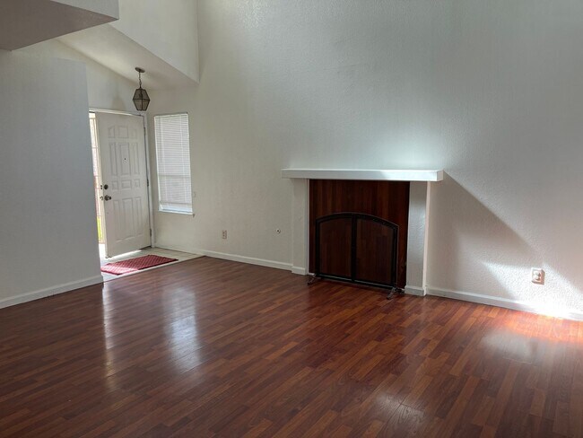 Building Photo - Get $300 Off The First Months Rent If Move...