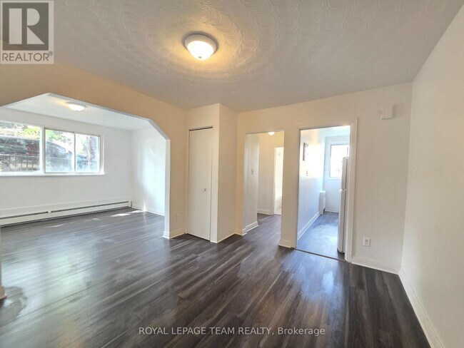 Photo du bâtiment - 187 Bradley Ave