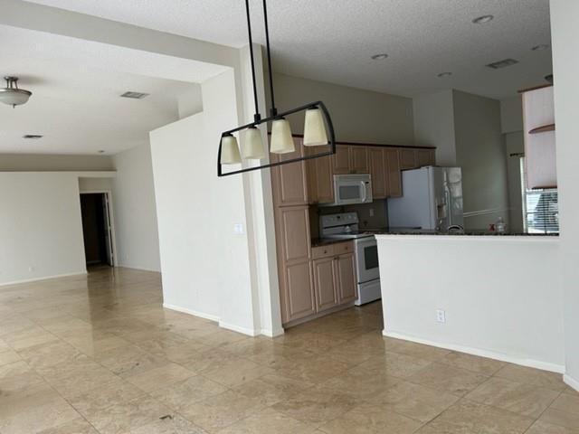 Foto del edificio - 3501 Sahara Springs Blvd