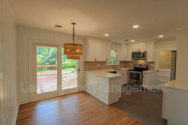 Building Photo - 927 Holly Ct