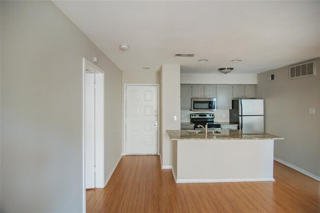 Building Photo - 8888 Tallwood Dr