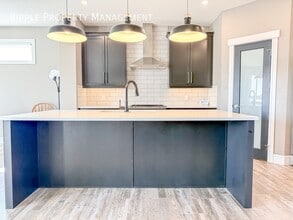 Building Photo - 9627-9223 223 St NW