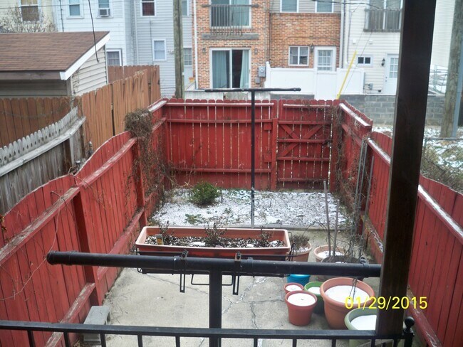 Foto del edificio - Charming Locust Point 2bd+Den/1ba Rowhome w/ W/D, CAC and One-Car garage! Available 7/15!