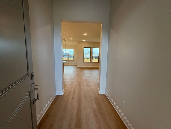 Building Photo - 368 Mary Cir