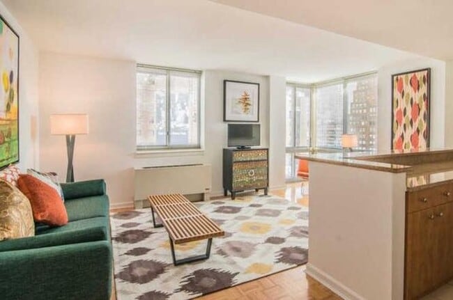 Building Photo - 475 9th Ave