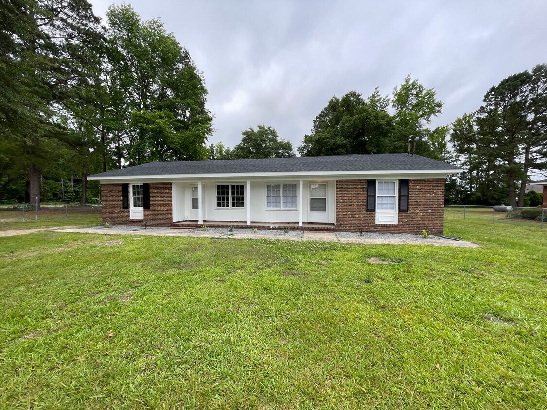 Primary Photo - 1408-A N. Berkeley Blvd. Goldsboro, NC 27534