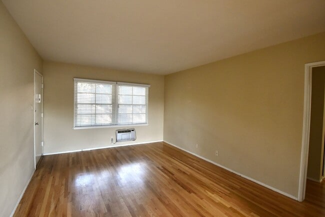 Foto del edificio - 1212 N Hollywood Way