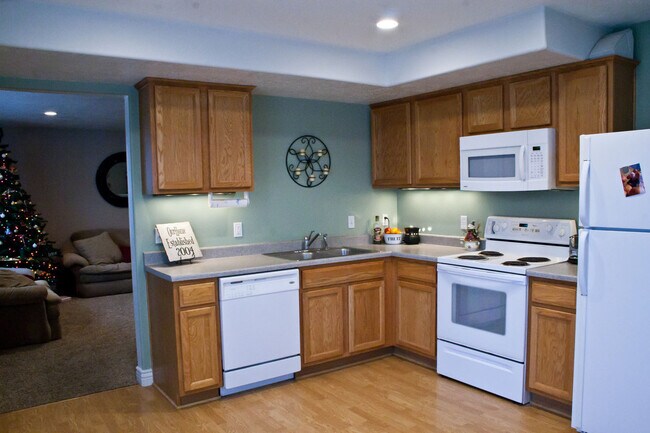Building Photo - Charming and Spacious 3 bed 2.5 bath in Sp...