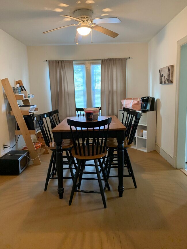 Foto del edificio - 303 S Virginia St