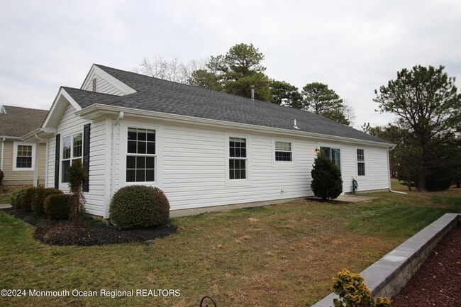 Foto del edificio - 145 Pine Oak Blvd