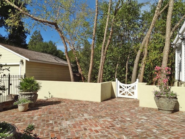 Building Photo - Charming Downtown Los Gatos 3 Bedroom Gem
