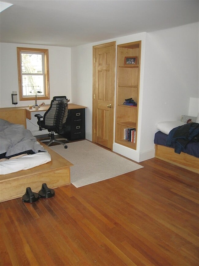 Building Photo - 8 Allen St