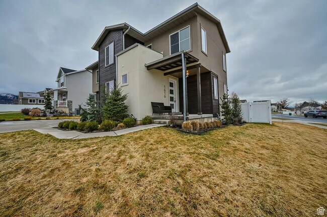 Building Photo - 1616 E Maple Way