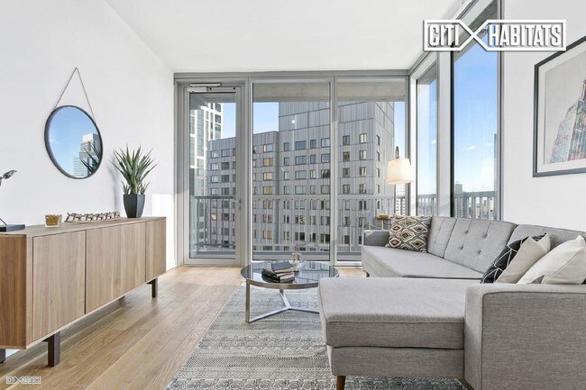 Building Photo - 430 Albee Square W