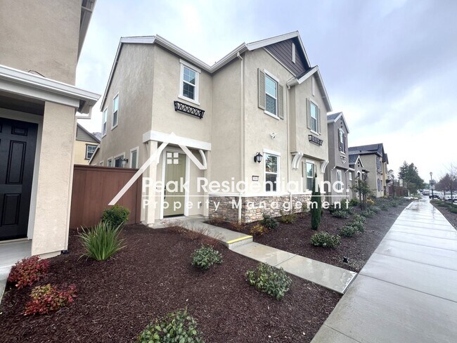 Foto del edificio - Brand New 3bd/2.5ba Woodland Home with 2 Car Garage